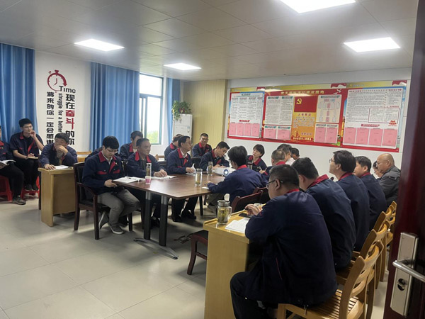 王伍升到建材研究室、建材公司調(diào)研